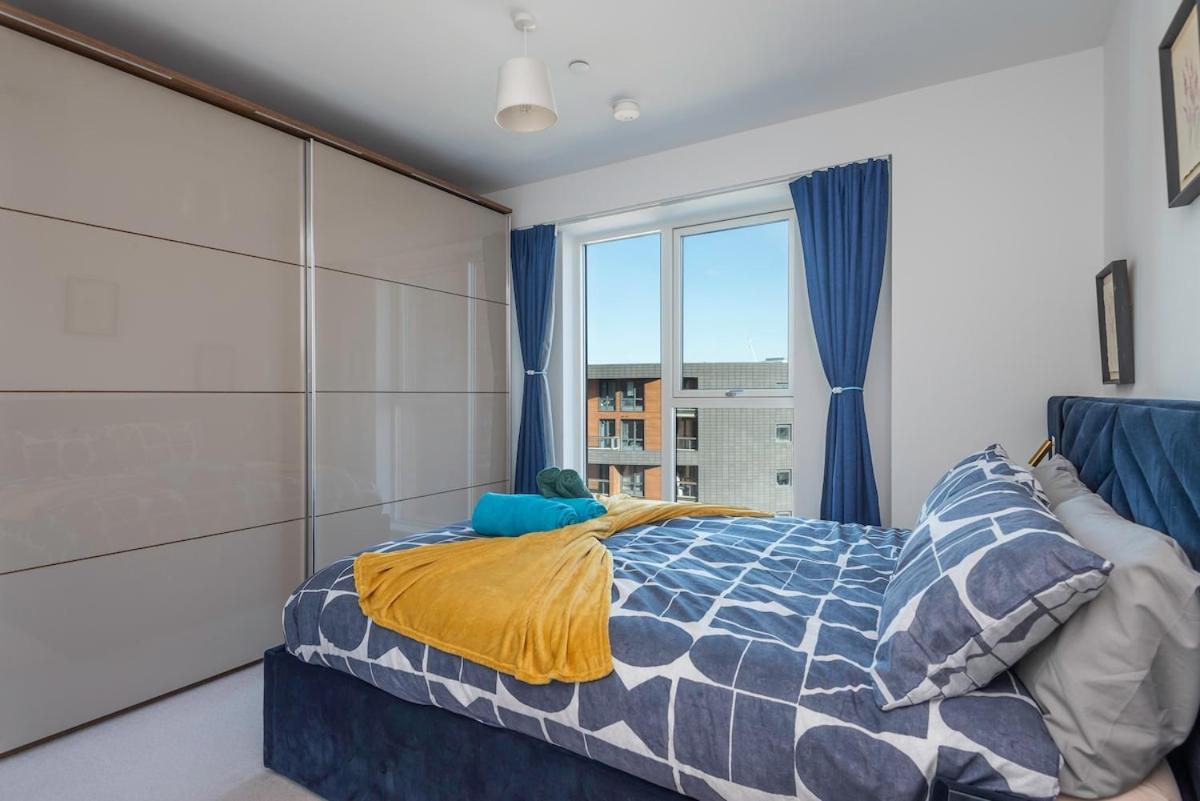Luxury Effra Gardens, Canning Town 6 3bdr 2bth Londra
