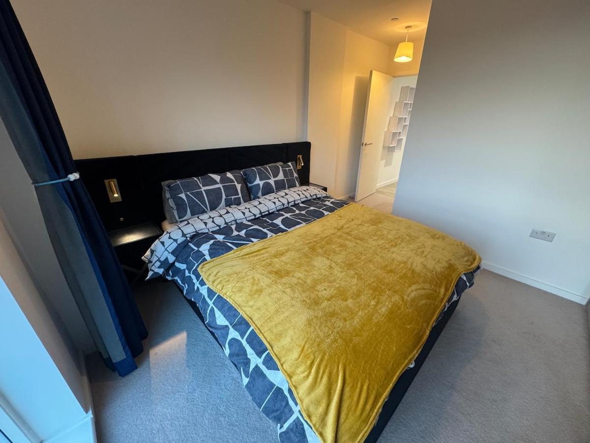 Luxury Effra Gardens, Canning Town 6 3bdr 2bth * Londra